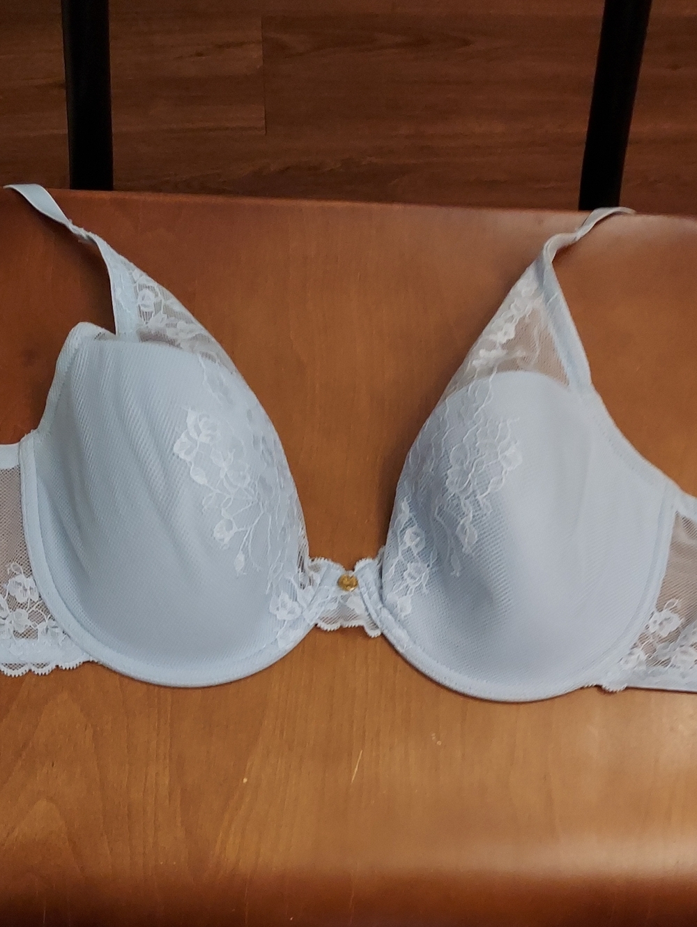 Natori Light Blue Lace Underwire Bra with Floral Accents
